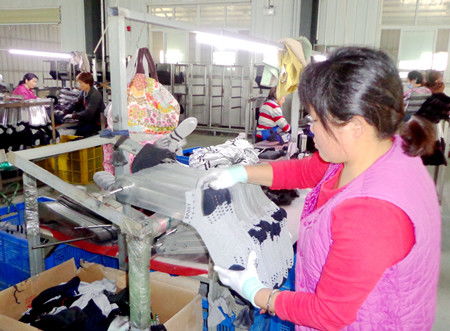 湖北鄖陽兩千余家微工廠助推鄉(xiāng)村振興，萬余村民實現(xiàn)家門口就業(yè)